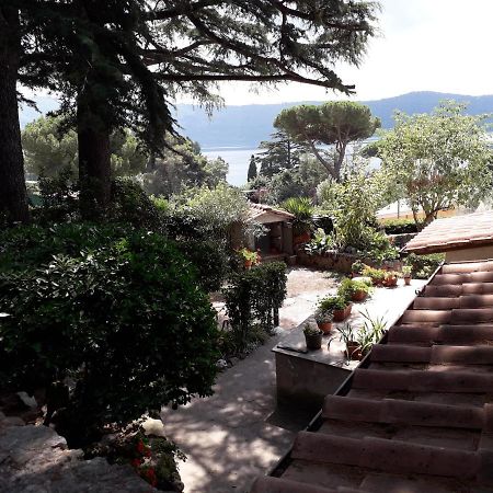 Bed&Breakfast "Fiorella" Sul Lago カステル・ガンドルフォ エクステリア 写真