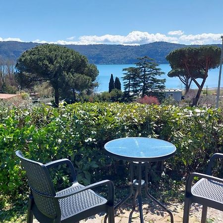 Bed&Breakfast "Fiorella" Sul Lago カステル・ガンドルフォ エクステリア 写真