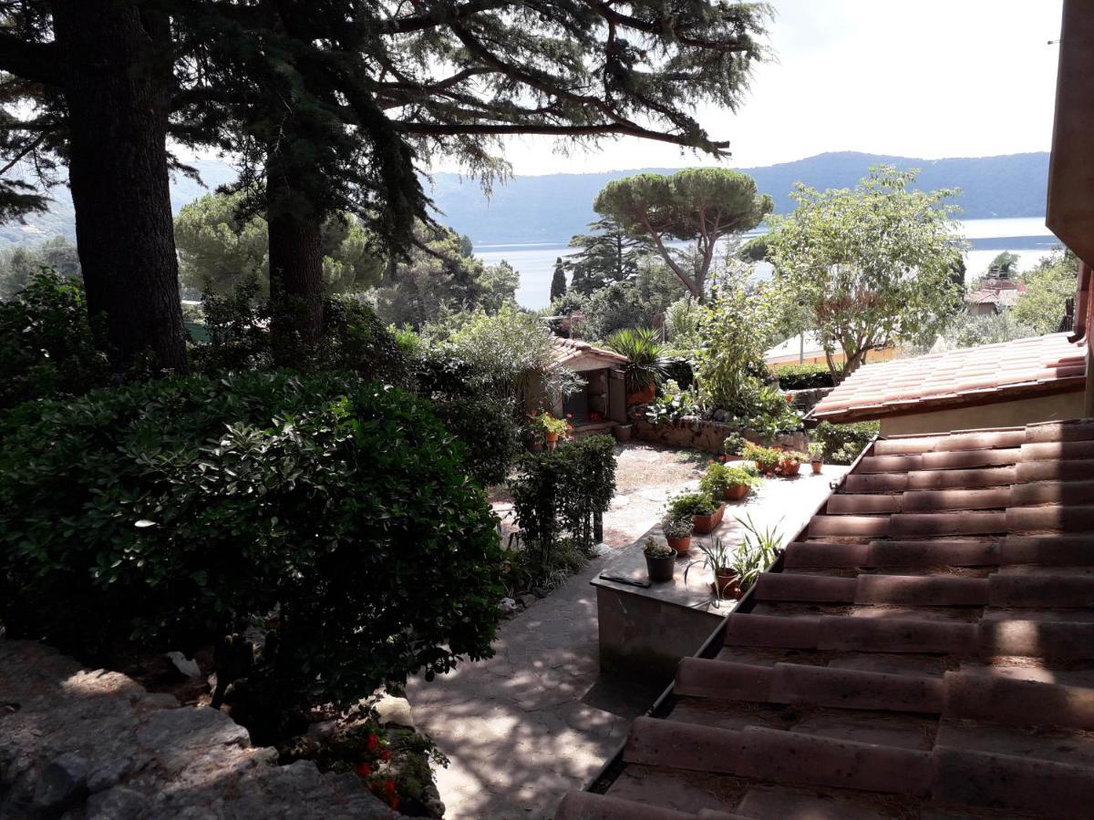 Bed&Breakfast "Fiorella" Sul Lago カステル・ガンドルフォ エクステリア 写真