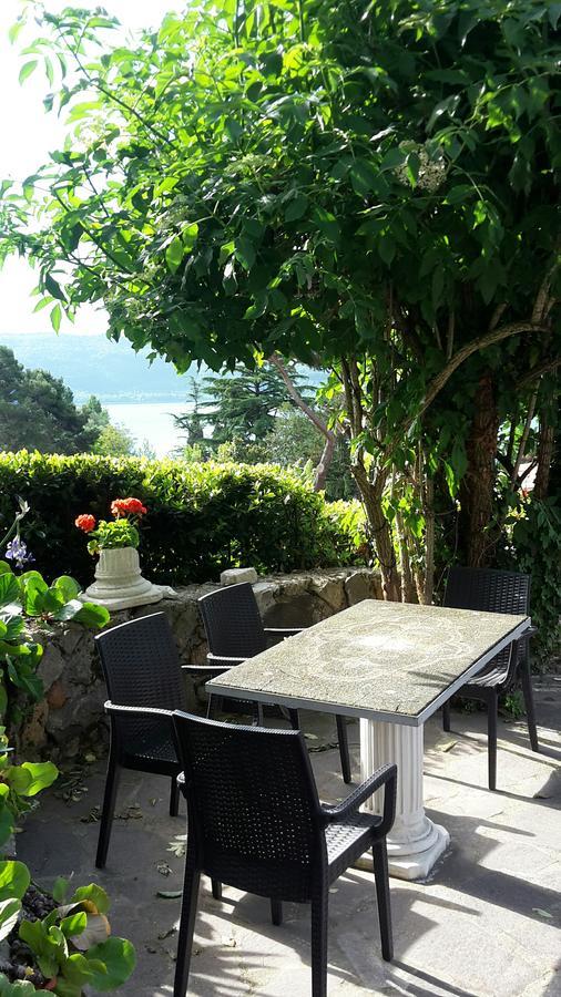 Bed&Breakfast "Fiorella" Sul Lago カステル・ガンドルフォ エクステリア 写真