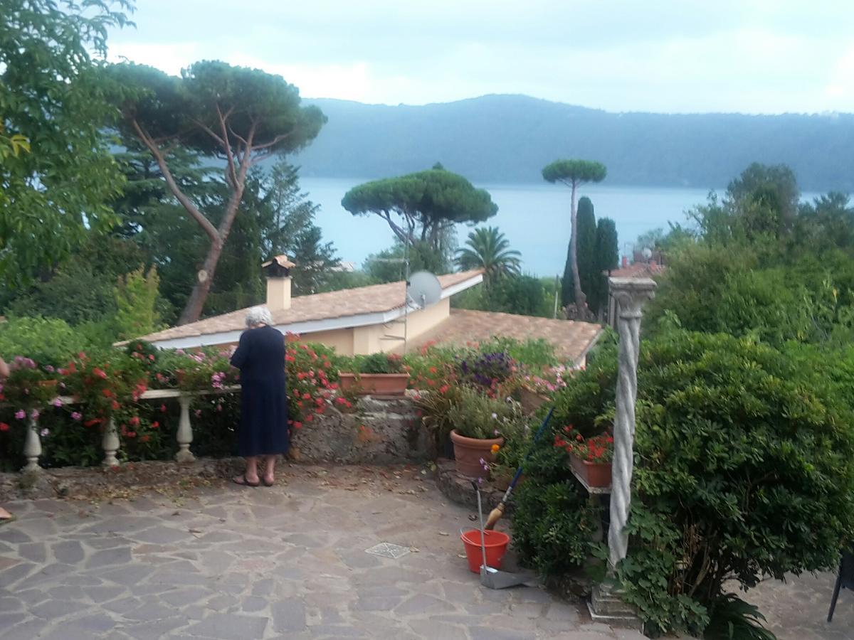 Bed&Breakfast "Fiorella" Sul Lago カステル・ガンドルフォ エクステリア 写真