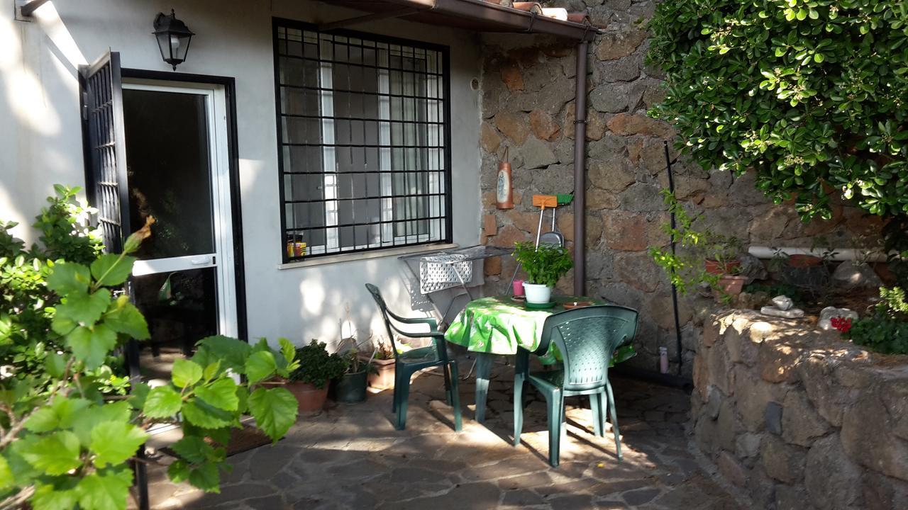 Bed&Breakfast "Fiorella" Sul Lago カステル・ガンドルフォ エクステリア 写真