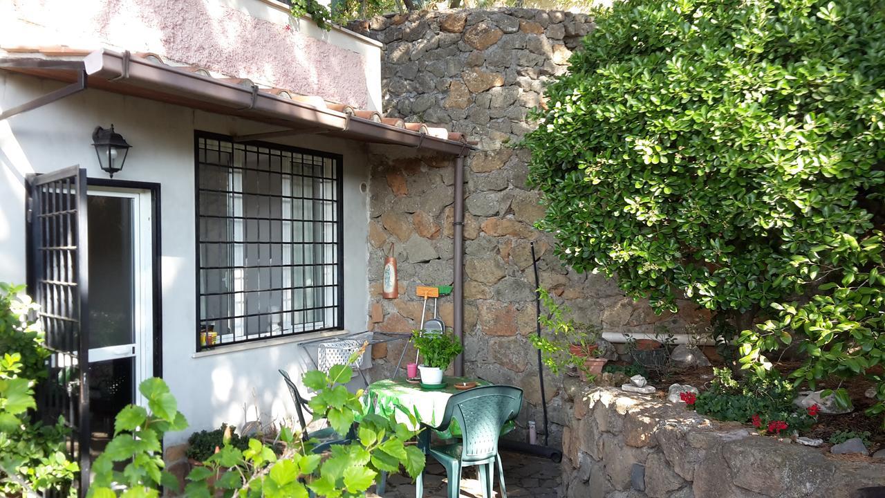 Bed&Breakfast "Fiorella" Sul Lago カステル・ガンドルフォ エクステリア 写真
