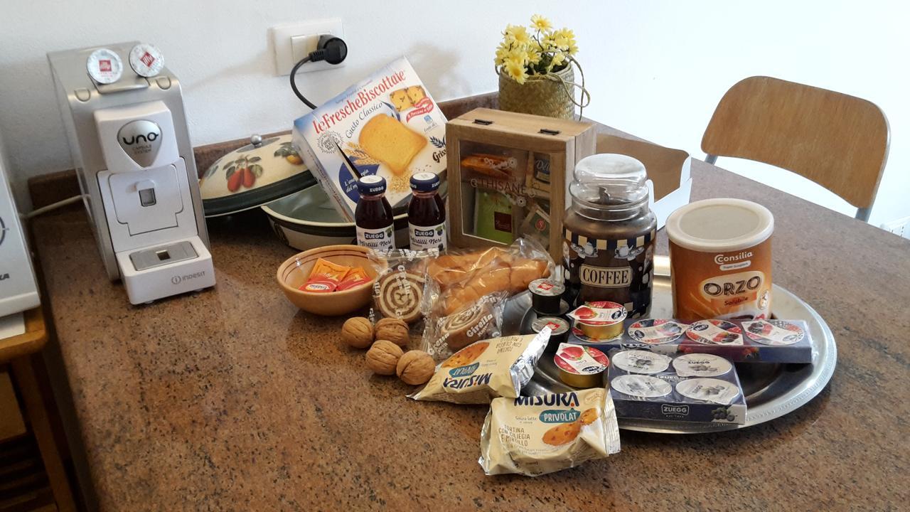 Bed&Breakfast "Fiorella" Sul Lago カステル・ガンドルフォ エクステリア 写真