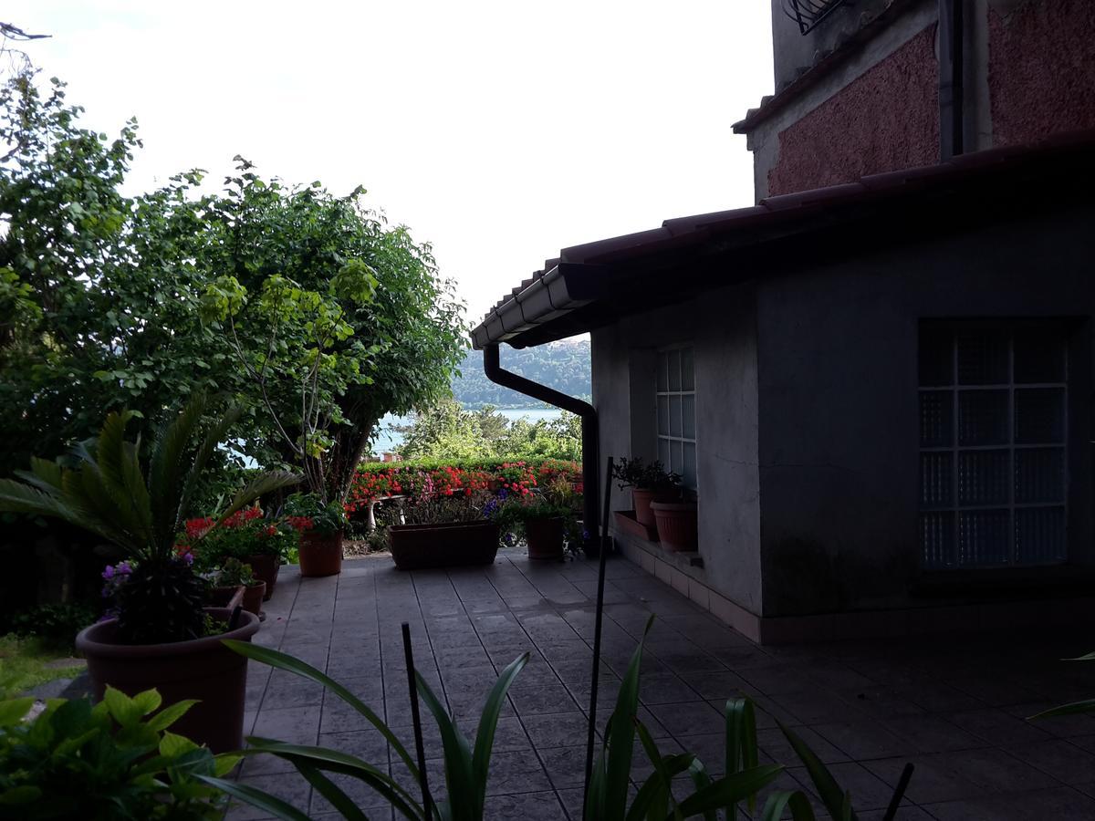 Bed&Breakfast "Fiorella" Sul Lago カステル・ガンドルフォ エクステリア 写真